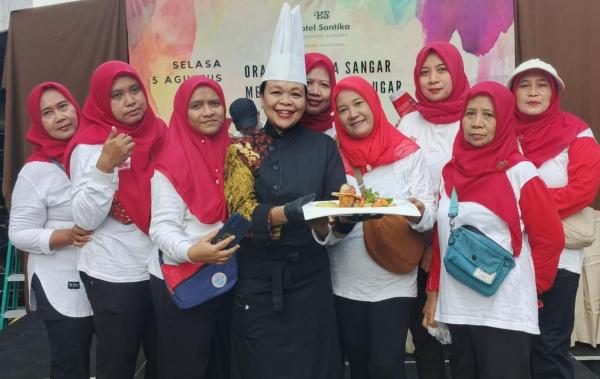 Chef Ervin Bikin Heboh Surabaya! Demo Masak Sehat dan Hemat ala Hotel Jadi Inspirasi Warga