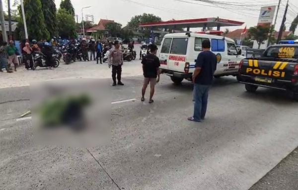 Kurang Konsentrasi, Pemotor Tabrak Belakang Truk di Lamongan Meninggal di Lokasi Kejadian