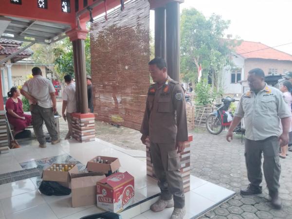 Langgar Perda, Ratusan Botol Miras Berbagai Merek Disita Satpol PP Indramayu