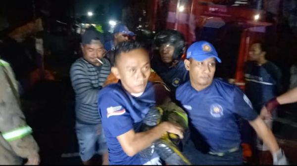 Kebakaran di Jombang, Petugas Pemadam dan Pemilik Rumah Nyaris Kehilangan Nyawa