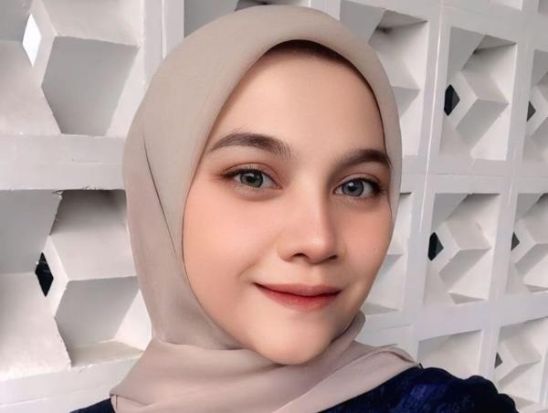 Prediksi Bobotoh Cantik Khintan Fadilla, Persib Bandung Menang 2-0 atas Semen Padang