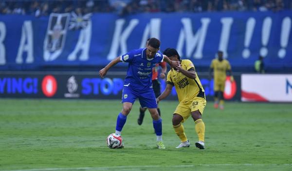 Luciano Guaycochea Bersinar, Persib Kunci Tiga Poin dari Semen Padang
