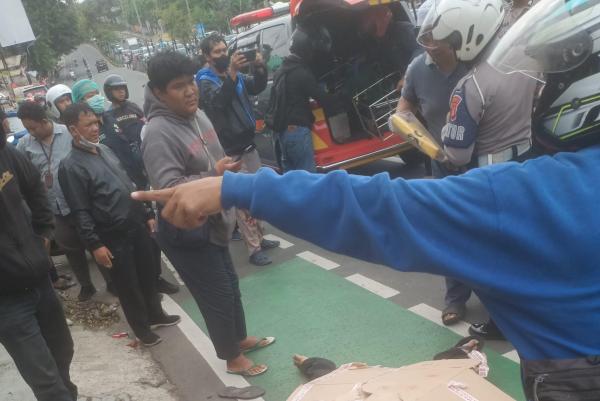 Nyawa Pemotor di Depok Lenyap Dalam Sekejap, Gegara Mobil dari Trotoar Tak Sabar Masuk Badan Jalan