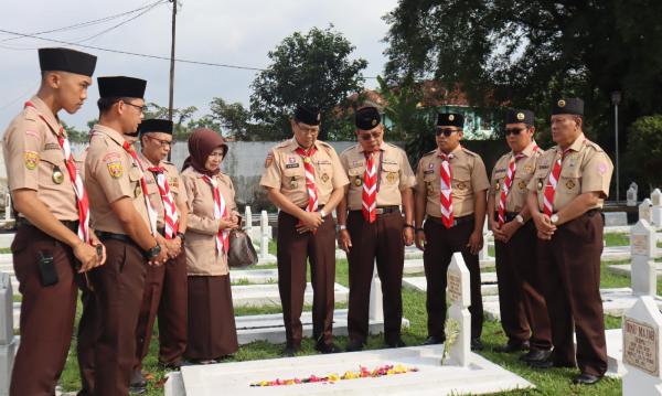 Ziarah ke Makam Pahlawan, Kwarcab Kota Tasikmalaya Kenang Perjuangan Pendahulu di Hari Pramuka ke-64