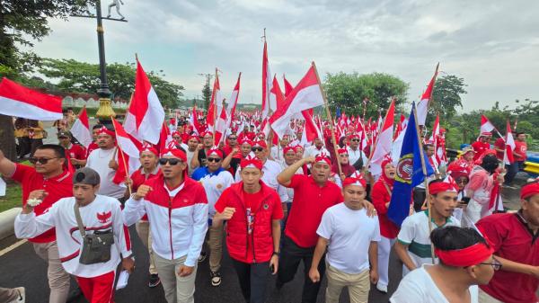 Momen Kompak Pengurus Karang Taruna Kabupaten Bogor Ikuti Kirab Merah Putih HUT RI ke-80