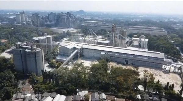 Usai Hujan Debu Semen Kini Bangunan Rumah Warga Citeureup Bogor Alami Retak, Pihak Pabrik Minta Maaf