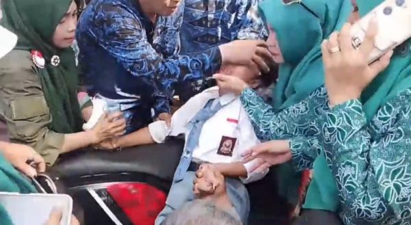 Heboh di Lebak! Siswi SMA Kesurupan saat Upacara HUT ke-80 RI, Panitia Panik