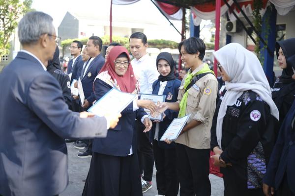 Bawa Nama Kota di Tingkat Nasional, Ratusan Mahasiswa dan Siswa Surabaya Dapat Penghargaan Khusus