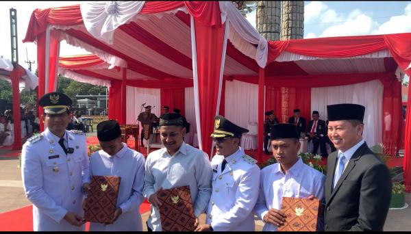 Momen Kemerdekaan: Bupati Indramayu Serahkan SK Remisi kepada Warga Binaan