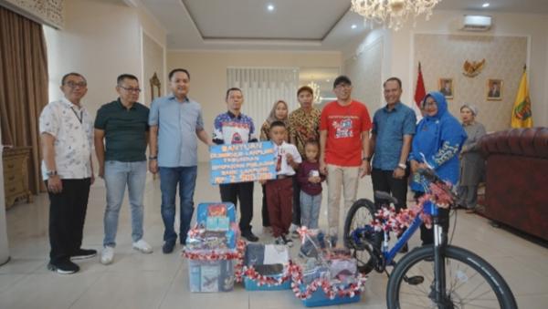 Aksi Heroik Raihan Panjat Tiang Bendera Bikin Haru, Gubernur Lampung Beri Apresiasi