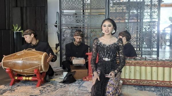 Cara Gen-Z Hidupkan Budaya, Tampil Maksimal Saat Pentas di Hotel Hingga Pahami Filosofi Lagu