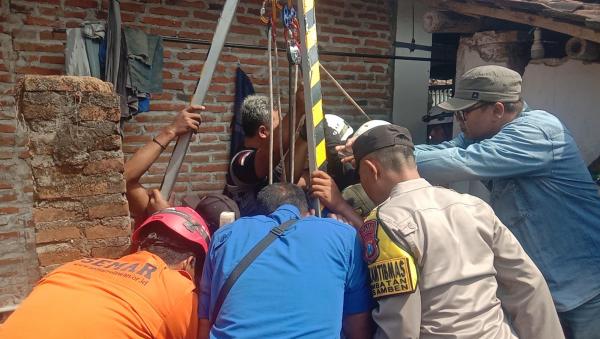 Pemuda di Jombang Ceburkan Diri ke Sumur, Berontak Dievakuasi Seperti Kesurupan