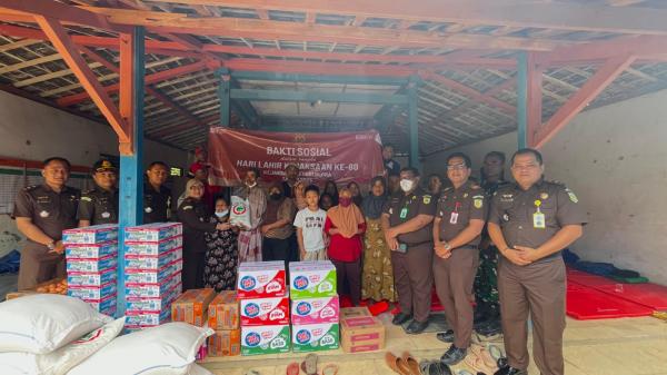 Kejaksaan Negeri Blora Gelar Bakti Sosial untuk Korban Kebakaran Sumur Minyak