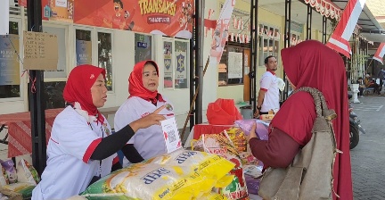 Warga Serbu Bazar Sembako Koperasi Merah Putih Semolowaru, Harga Murah Omzet Tembus Rp200 Juta