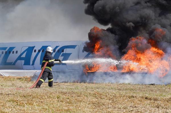 Simulasi Darurat Skala Besar di Bandara Juanda: Latihan Keamanan dan Keselamatan