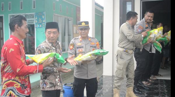 Gerakan Pangan Murah Hadir di Pekon Mataram, Warga Antusias Dapatkan Beras Terjangkau