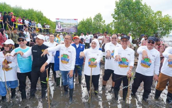 Selamatkan Ekosistem Laut di Pesisir Jatim, Gerakan Penanaman Mangrove di Probolinggo Mulai Jalan