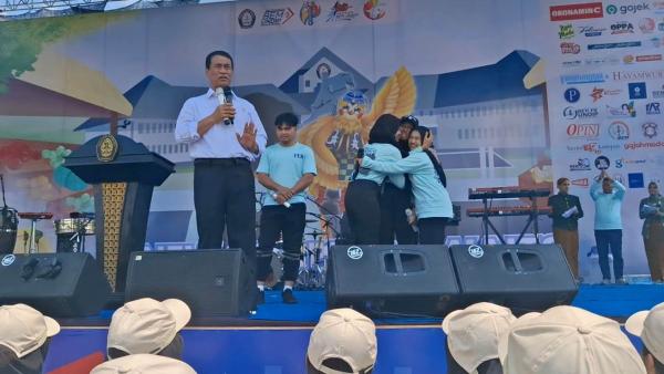 Bikin Nangis! 4 Mahasiswa Baru Yatim Piatu Undip Terima Gaji Menteri Pertanian