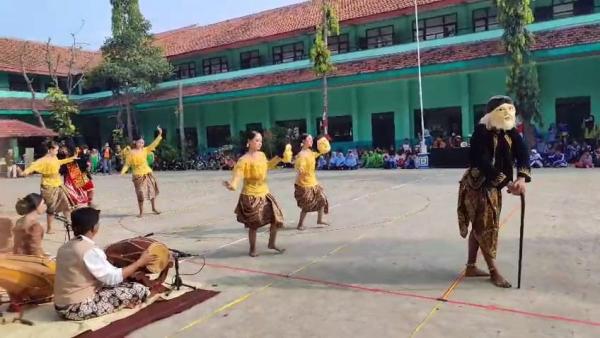 Kesenian Dongkrek Meriahkan Rawat Budaya Mataraman di Nganjuk