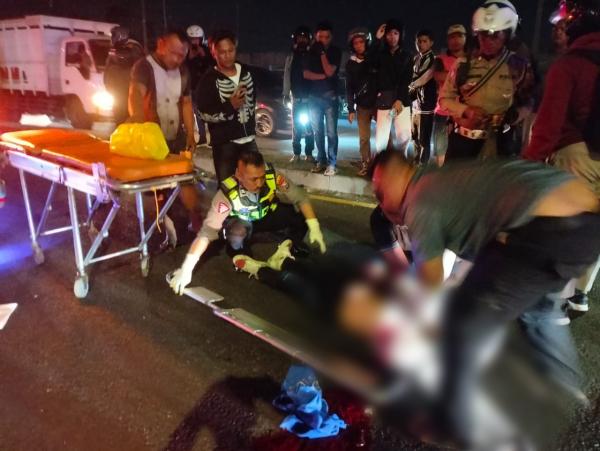 Pengendara Motor Tewas Tabrak Pohon di Jalan Raya Porong