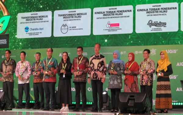 Menperin Tegaskan Target Net Zero Emission 2050 saat Anugerahkan Industri Hijau Terbaik