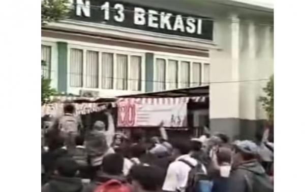 Oknum Guru Diduga Lecehkan Murid, Puluhan Alumni Geruduk SMPN 13 Kota Bekasi