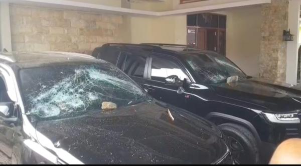 BREAKING NEWS Massa Serang Rumah Pribadi Gubernur Papua Barat Daya