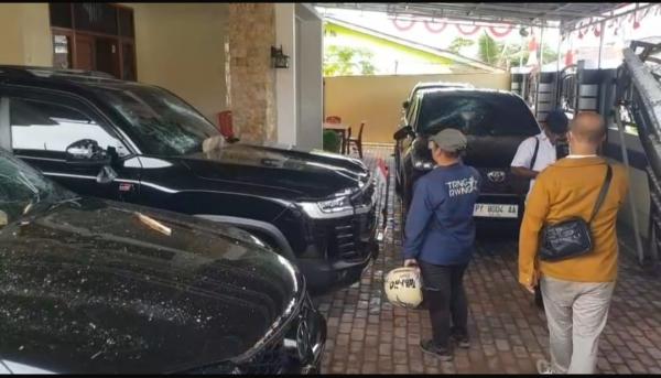 Rusuh di Sorong Rumah Pribadi Gubernur Diserang Massa, Ajudan Dikabarkan Evakuasi Elisa Kambu