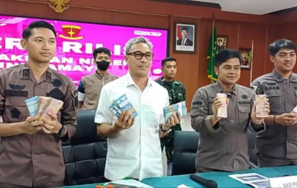 Diduga Rugikan Negara Rp453 Juta, Pejabat Lembaga Keuangan Non-Bank Indramayu Ditahan