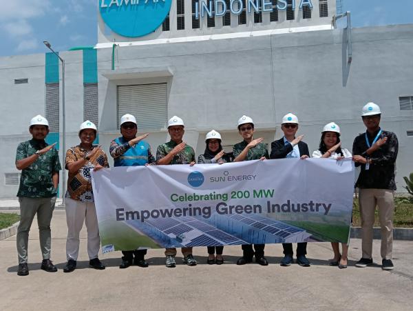 Industri Kemasan LamiPak di Banten Beralih ke Energi Surya, Targetkan Efisiensi Produksi