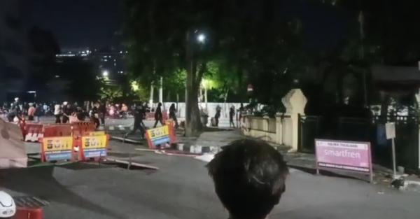 Semalam, Kantor Polsek Tegalsari Surabaya Dirusak Pendemo, Fasilitas Publik Jadi Sasaran Massa