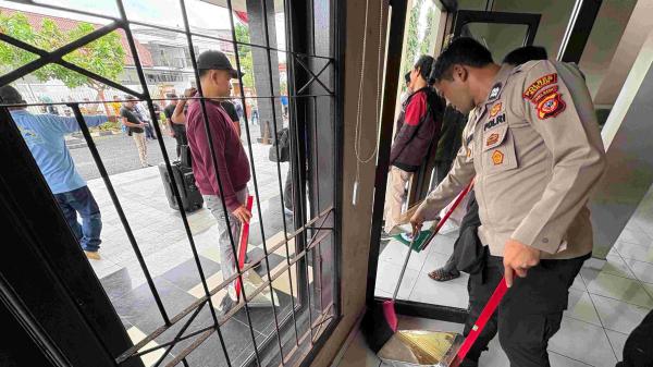 Pasca Perusakan, Pemkot Banjar dan Aparat Gabungan Gelar Aksi Bersih-Bersih Kantor DPRD