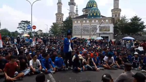 Ratusan Massa Gelar Aksi Damai di Tasikmalaya, Sampaikan Tuntutan ke Pemkab dan DPRD