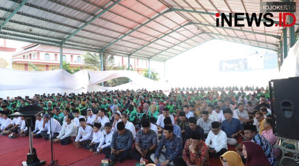 Ratusan Ojol Datangi Rumah Bupati Warsubi, Doa Bersama untuk Mendiang Affan dan Jombang Tenteram