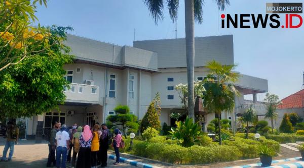 DPRD Jombang Terima Tunjangan Hingga Rp37 Juta Per Bulan, PKL: Rakyat Sengsara!