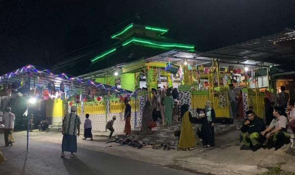 Tradisi Grebeg Maulid Warga Pandansari Berebut Aneka Perabotan Rumah Tangga