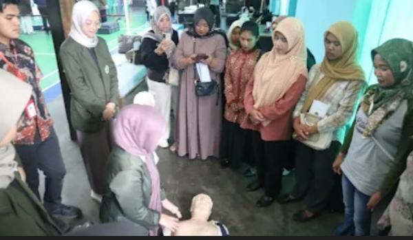 FK Unjani Cimahi dan MSU Malaysia Gelar Edukasi Kebencanaan di Desa Cikole