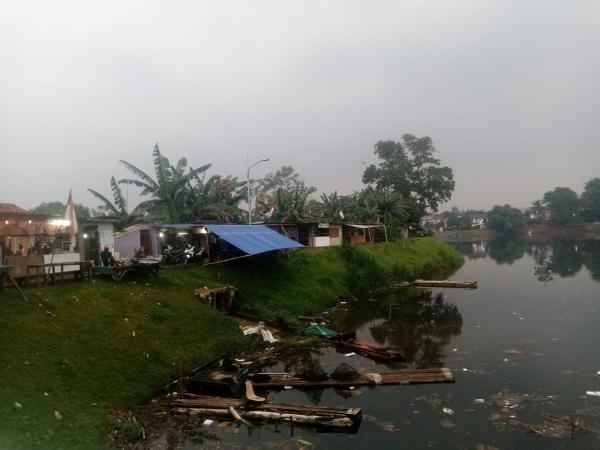 Warung Remang-remang di Situ Gintung Picu Kekhawatiran Alih Fungsi Lahan