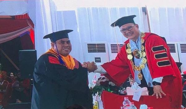 Inspiratif! Mantan Atlet Judo Raih Dua Gelar Sekaligus di Untag Surabaya, Penguji Terpukau