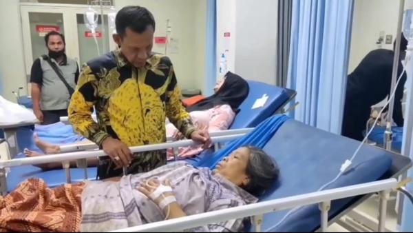 Jenguk Korban Luka Majlis Taklim Ambruk, Wabup Bogor Pastikan Penanganan Medis dan Biaya RS