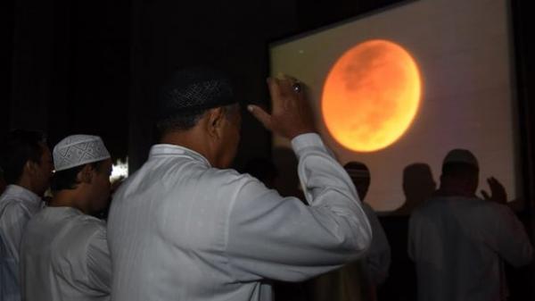 Lengkap Niat dan Tata Cara Sholat Gerhana Bulan atau Sholat Khusuf