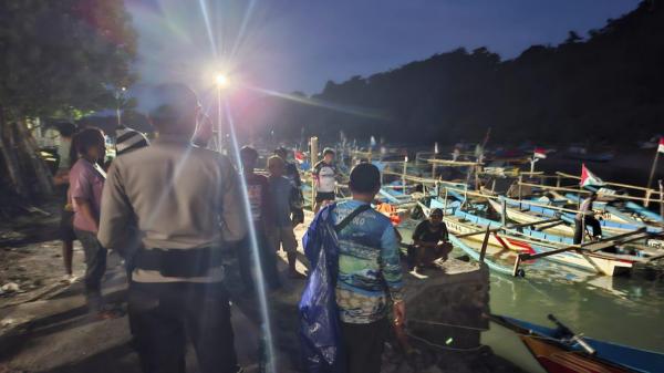 Perahu Mati Mesin di Laut Selatan Garut, Empat Nelayan Selamat Dievakuasi Polisi