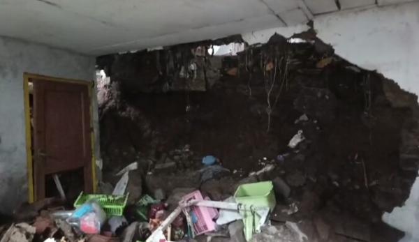 Dua Rumah Rusak Diterjang Longsor di Lembang, Hujan Deras jadi Pemicu