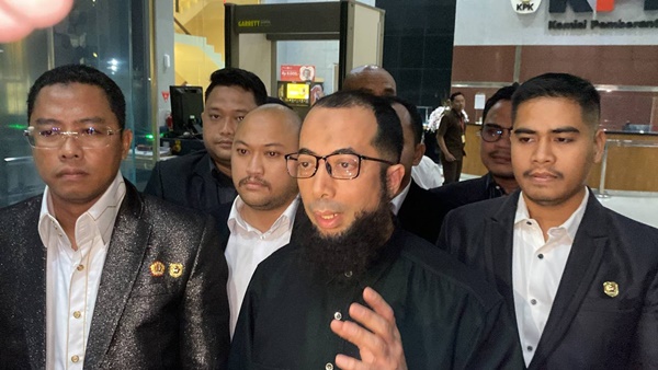 Kronologi Ustaz Khalid Basalamah Jadi Korban Travel Asal Pekanbaru hingga Diperiksa KPK