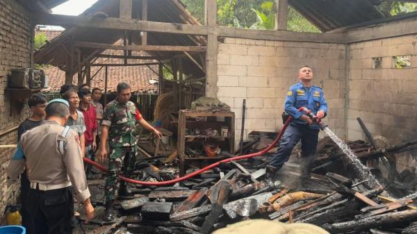 Dapur Rumah Warga di Nogosari Ludes Terbakar, Polisi dan Damkar Bergerak Cepat