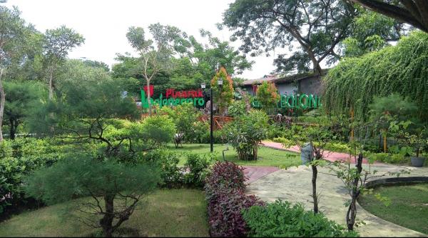 Taman Gajah Bolong, Oase yang Menghangatkan Kebersamaan Keluarga di Timur Bojonegoro