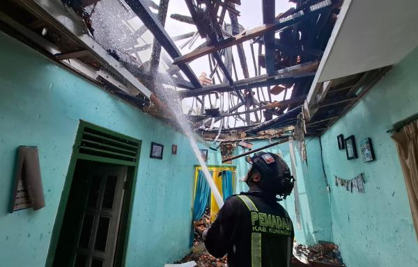 Api Lahap Rumah Pedagang di Cimahi, Kerugian Puluhan Juta Rupiah