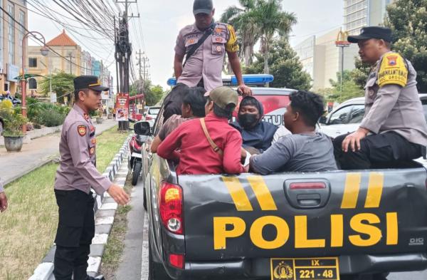 Polsek Grogol Amankan Anak Punk Resahkan Pengguna Jalan di Solo Baru