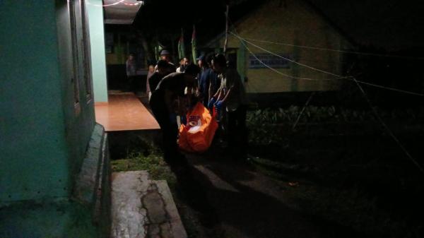 Geger! Warga Mangkubumi Temukan Mayat Remaja Gantung Diri di Pohon Area Pemakaman