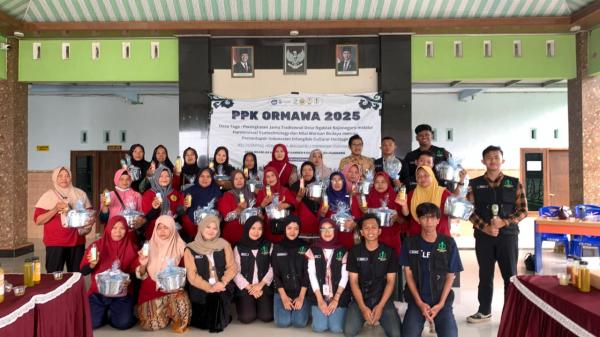 Jamu Naik Kelas: Pendampingan Mahasiswa Unigoro Bikin Produsen Jamu Ngablak Melek Digital
